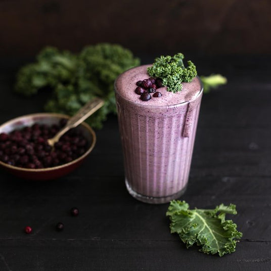 Áfonyás smoothie fodros kellel