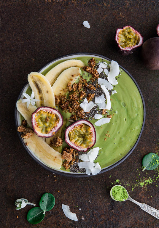 Matcha teás smoothie tál