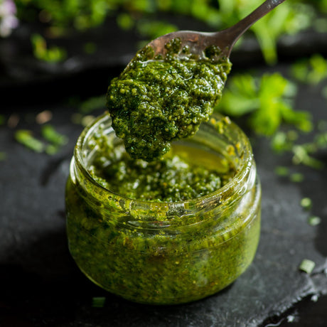 Bazsalikomos pesto