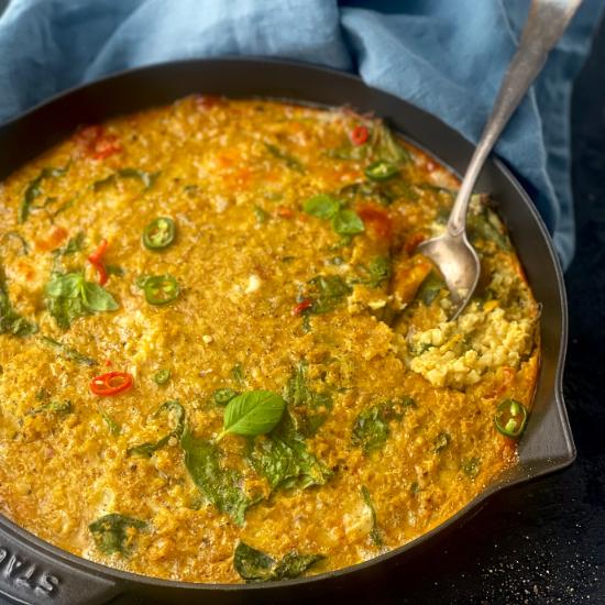 Karfiolfelfújt curry fűszerrel, mozzarellával és chilivel