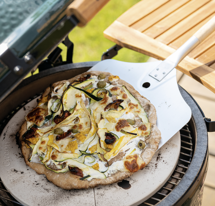 Teljes kiőrlésű pizza ricottával és cukkínivel