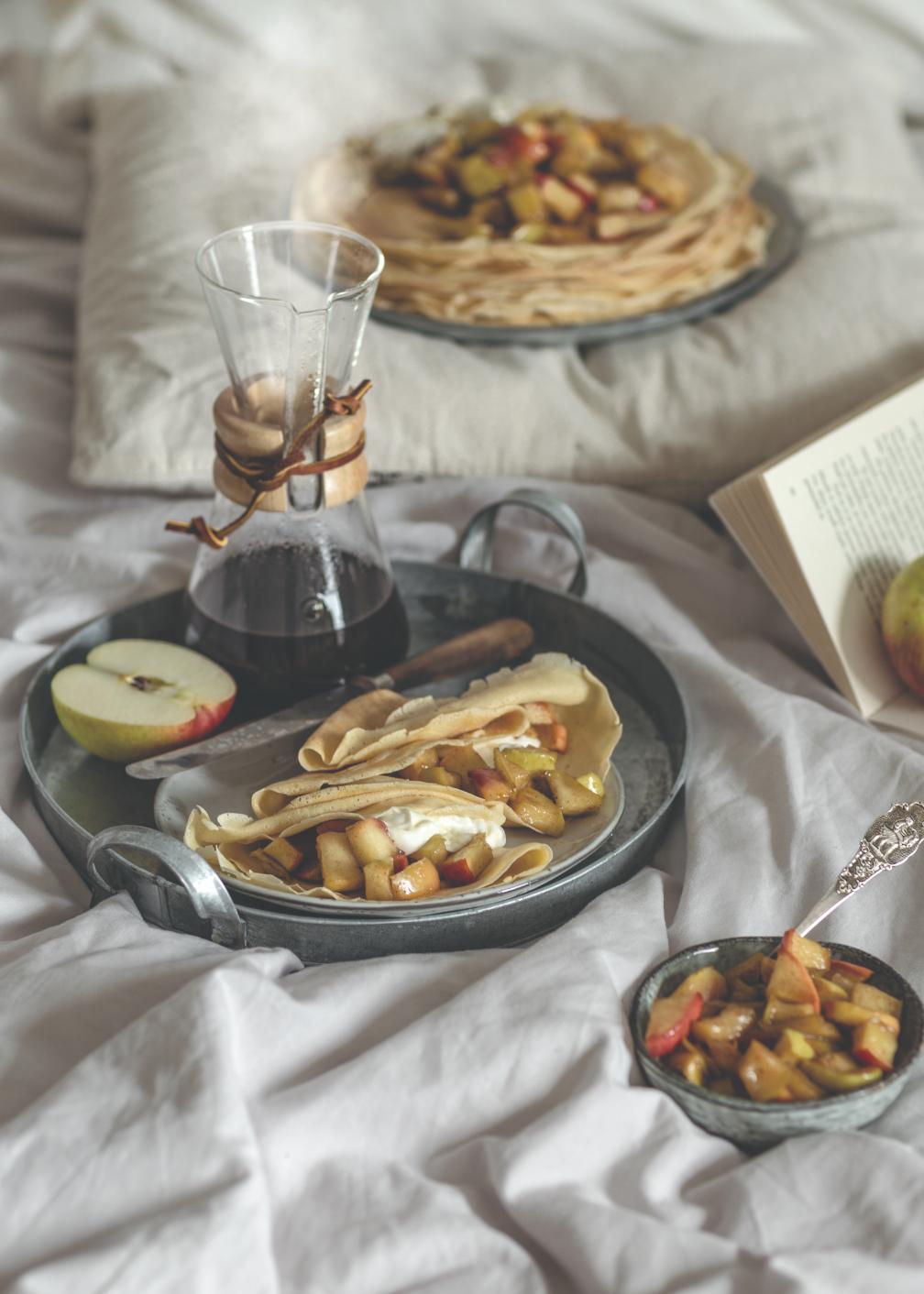 Crêpes sült almával és kardamommal