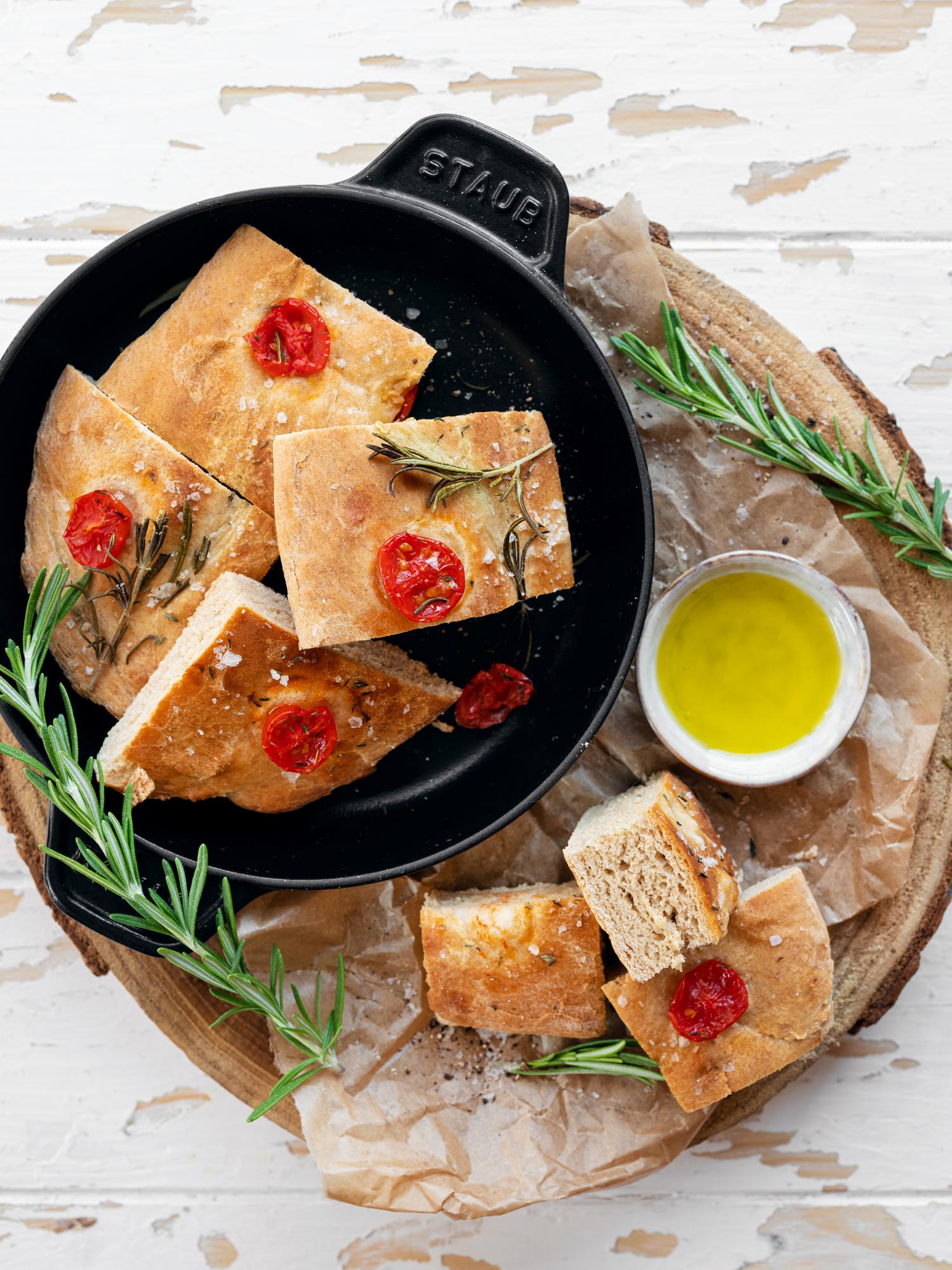 Focaccia rozmaringgal és paradicsommal