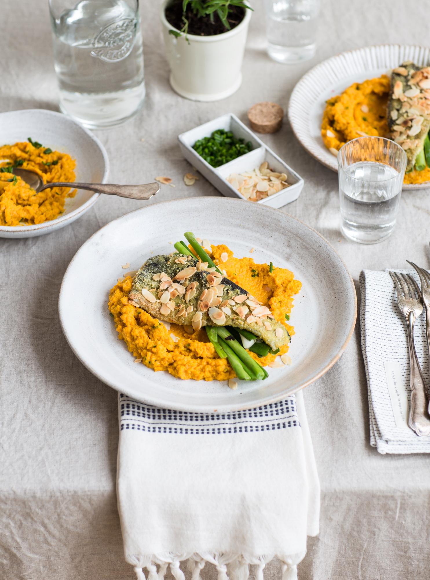 Pisztráng mandulakéreggel és sárgarépapürével