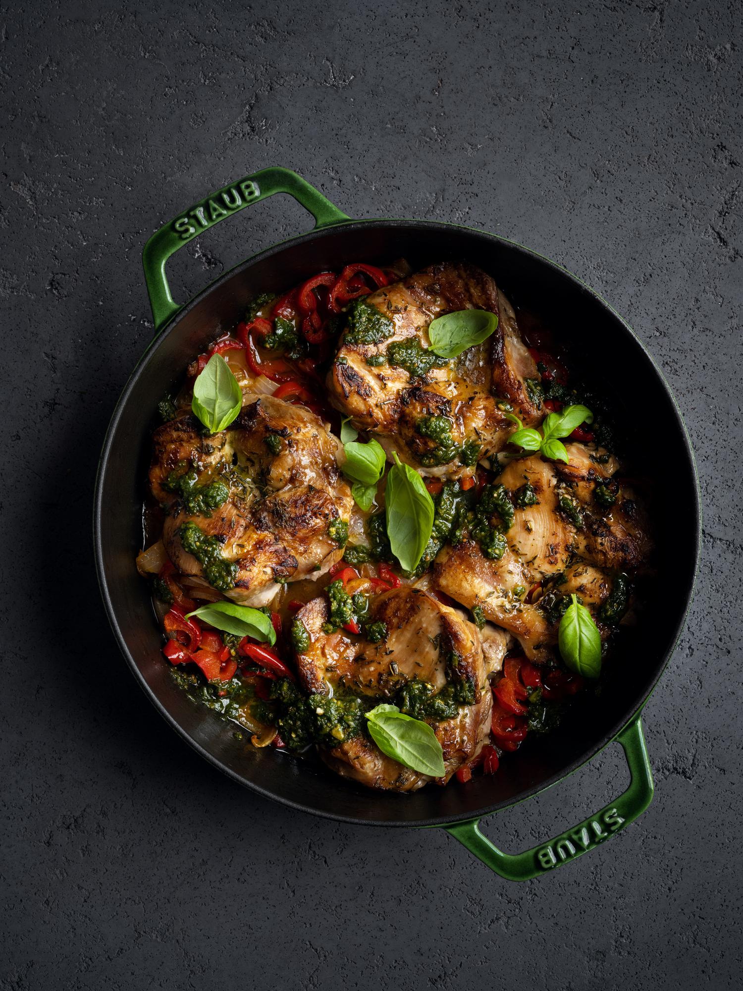 Sült csirkecomb piros paprikával