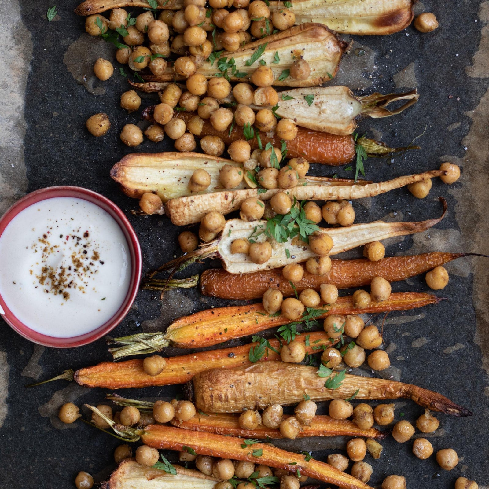 Sült gyökérzöldség csicseriborsóval