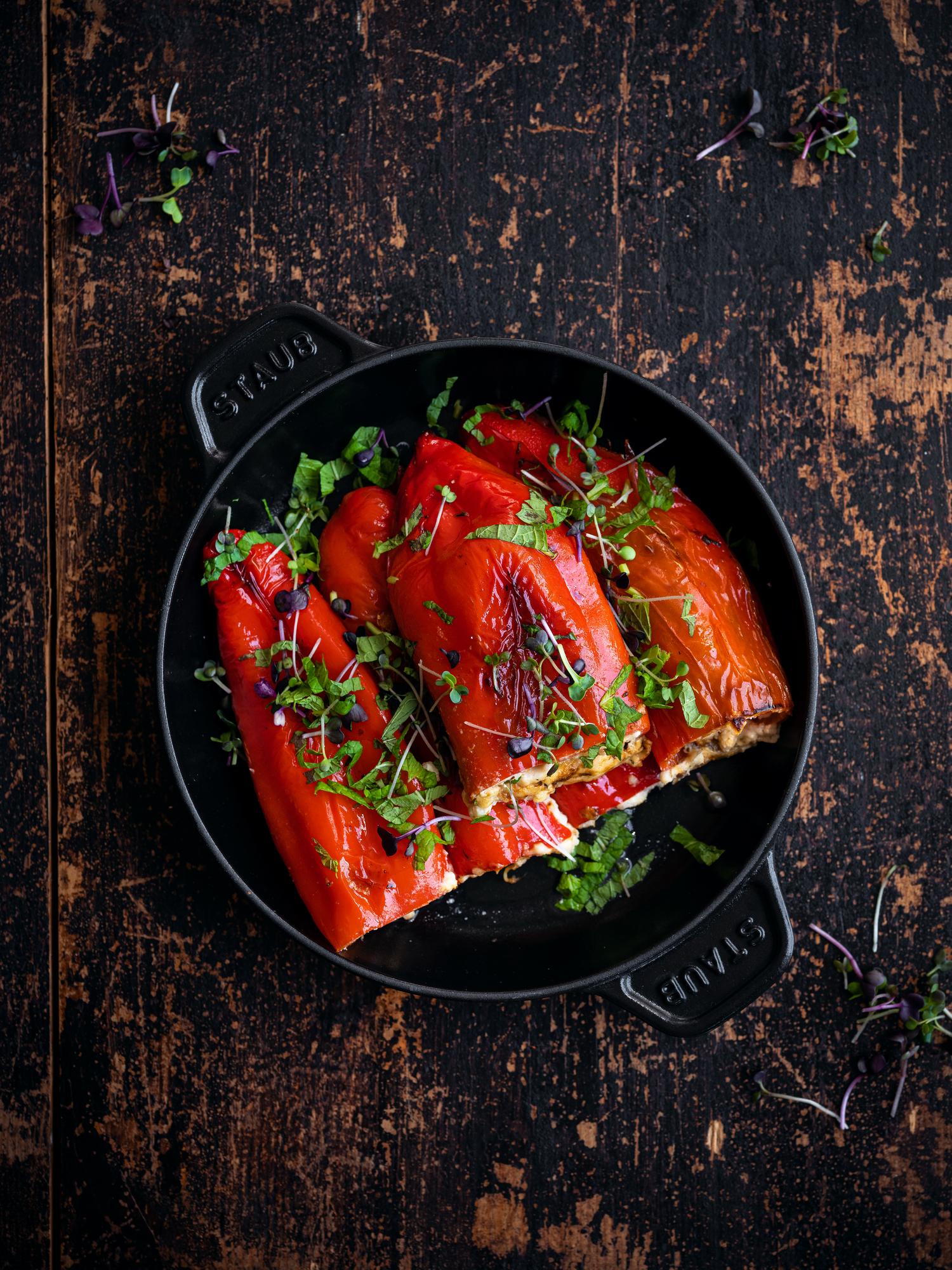 Grillezett paprika balkáni sajttal töltve
