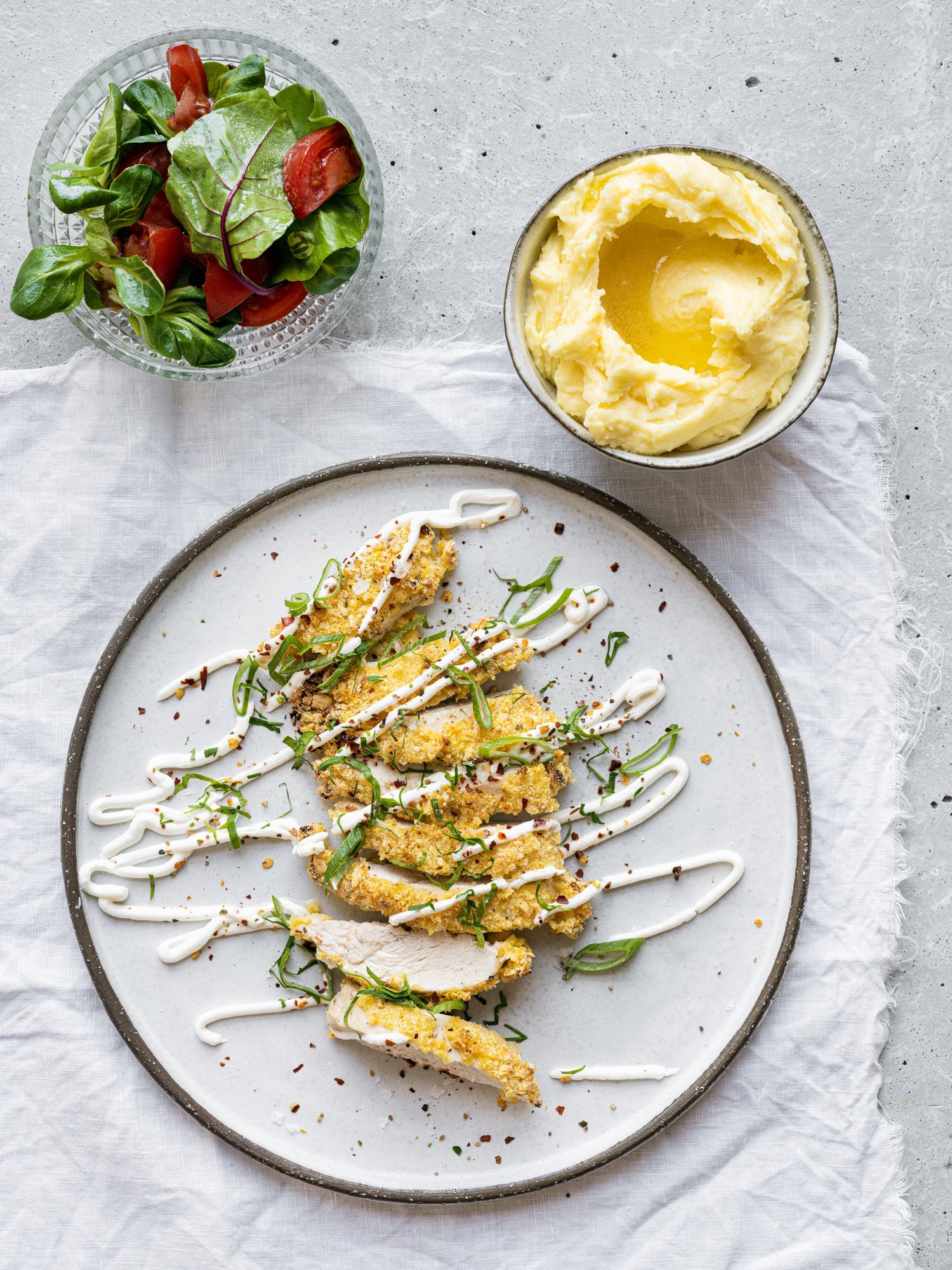 Csirkeszelet kukoricamorzsában parmezánnal