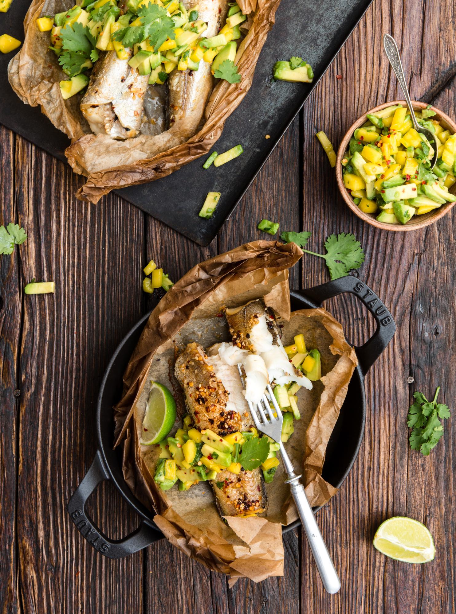 Csuka szezámmaggal, lime-mal és avokádós-mangós salátával