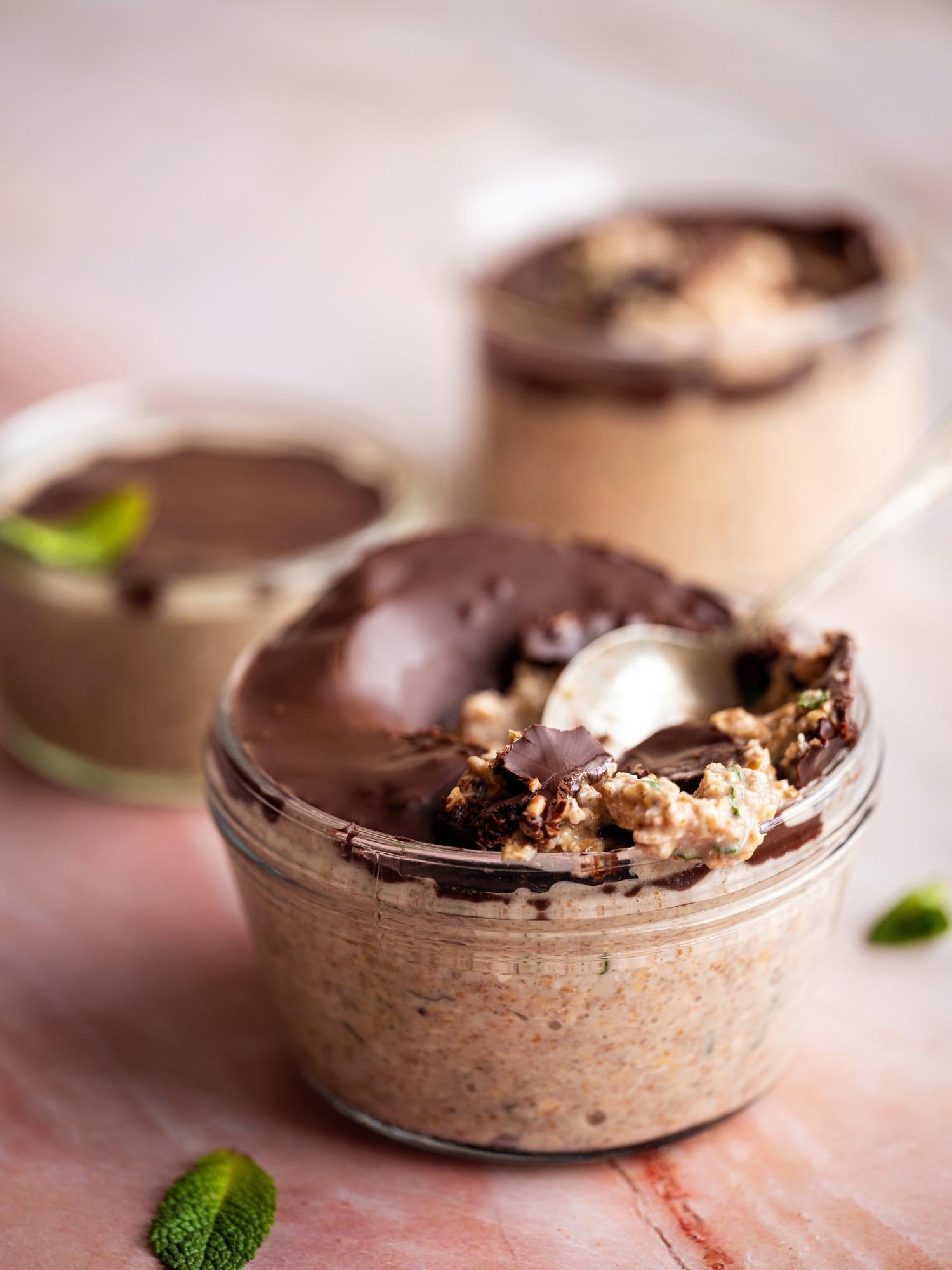 Mentás-csokis zabpehely egy éjszakán át