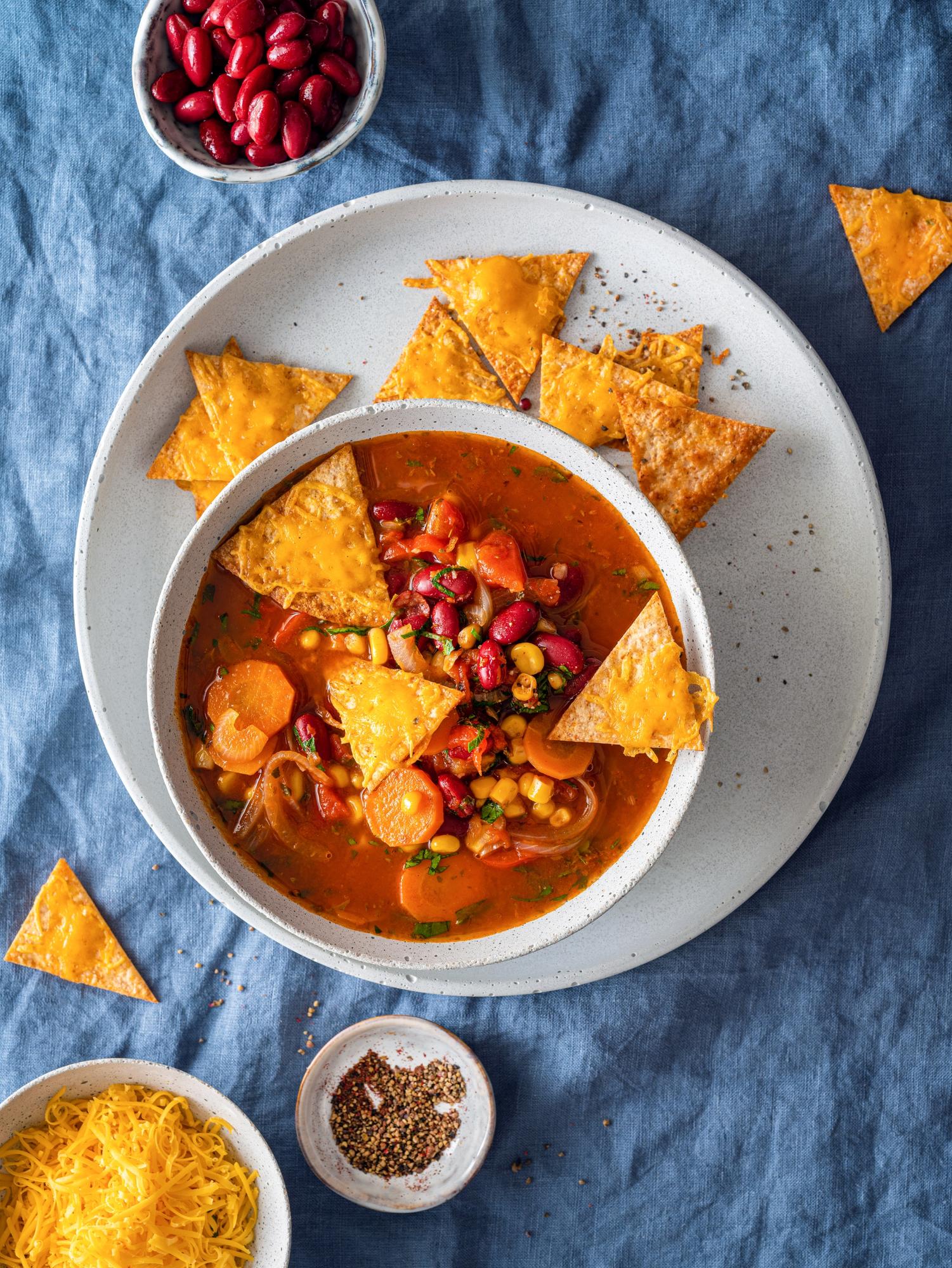 Mexikói leves tortilla chipsekkel