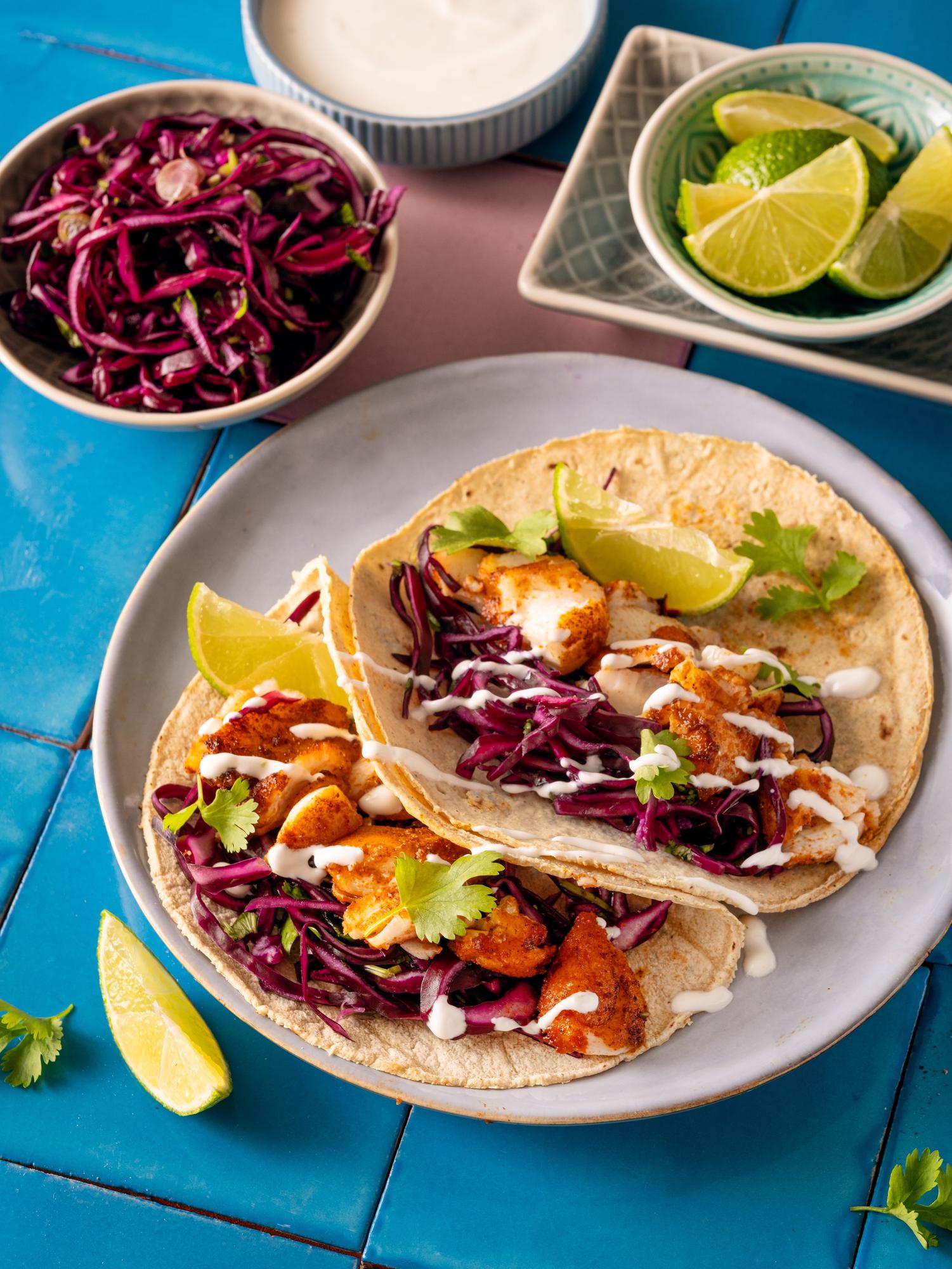 Mexikói halas tacos káposztasalátával és lime-krémmel