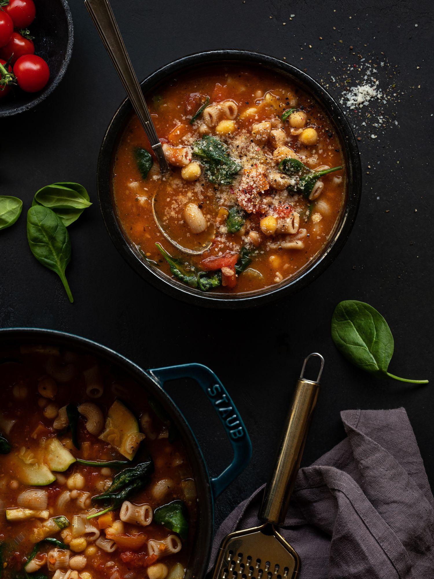 Egytálban készült minestrone