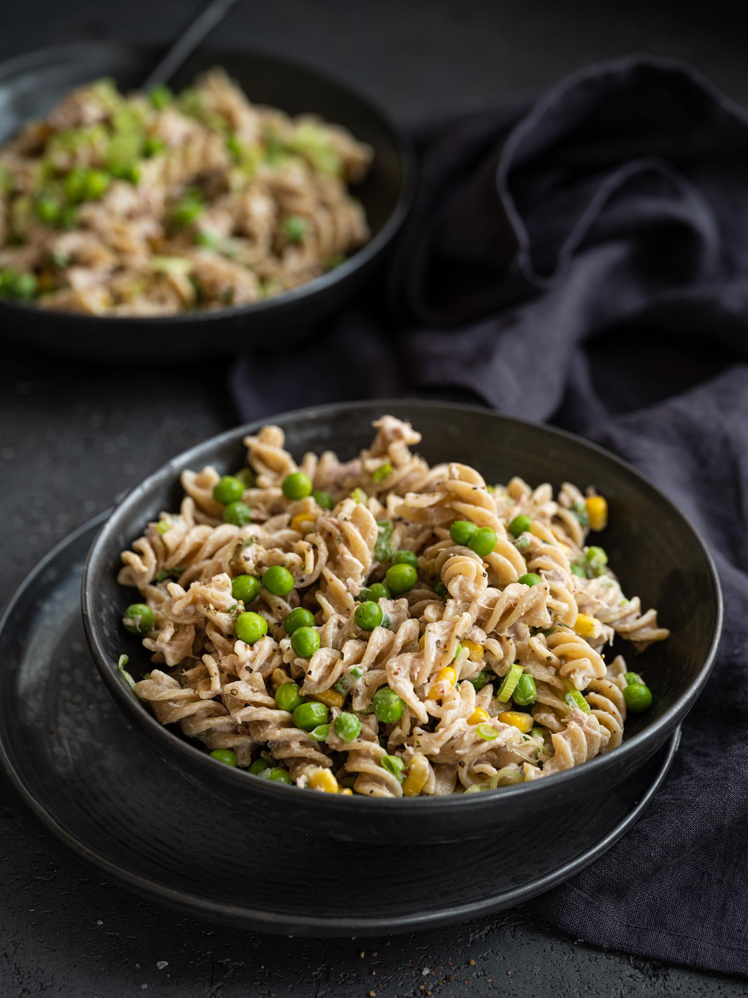 Tésztasaláta tonhallal, kukoricával és borsóval