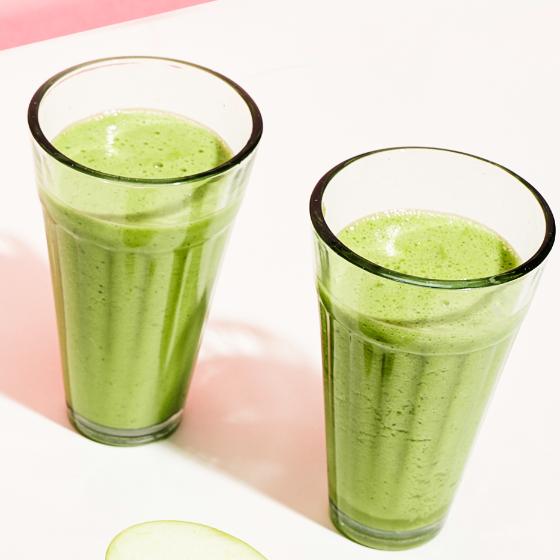 Uborkás smoothie joghurttal, kaporral és mentával