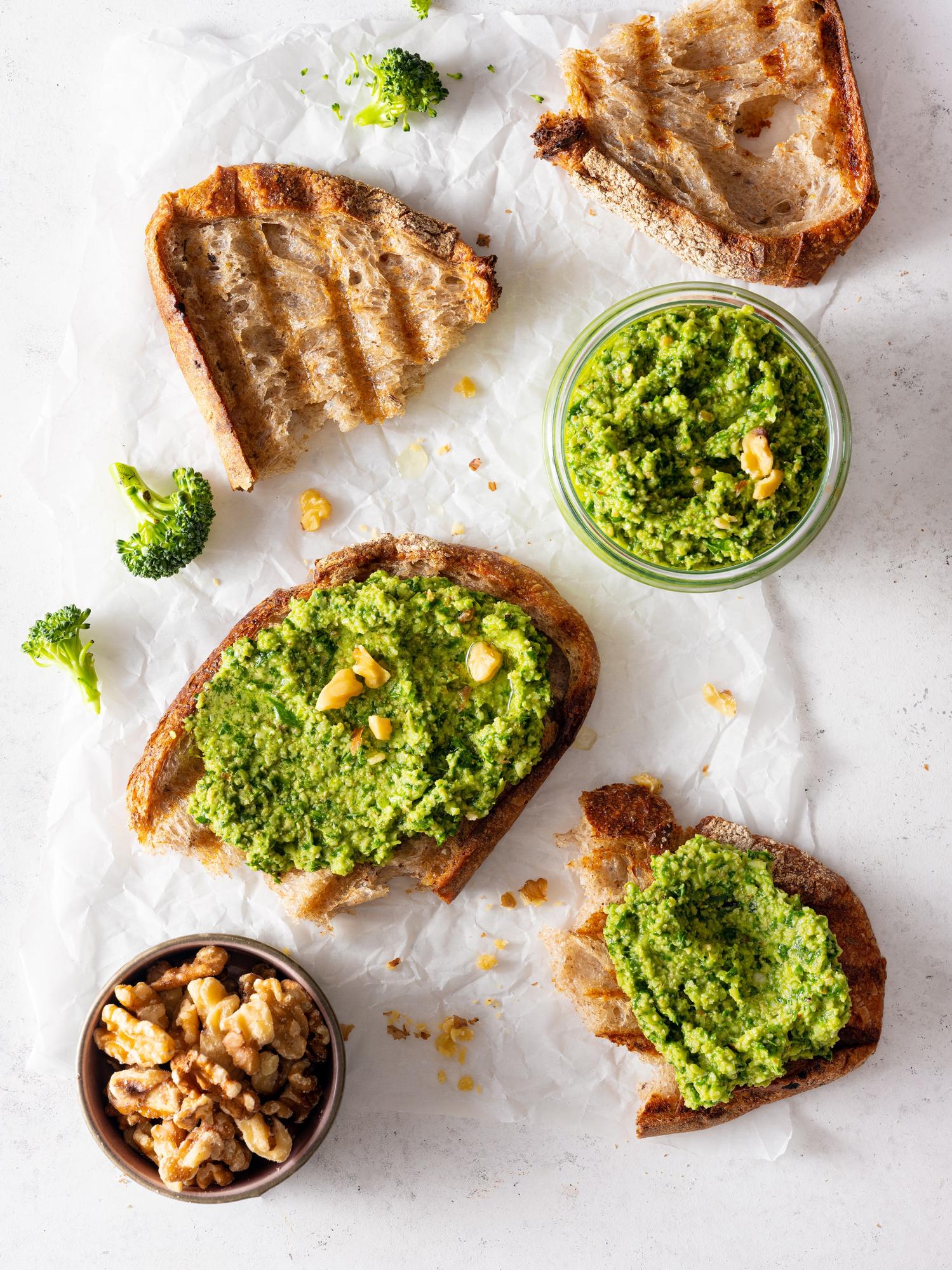Brokkoli szárból készült pesto