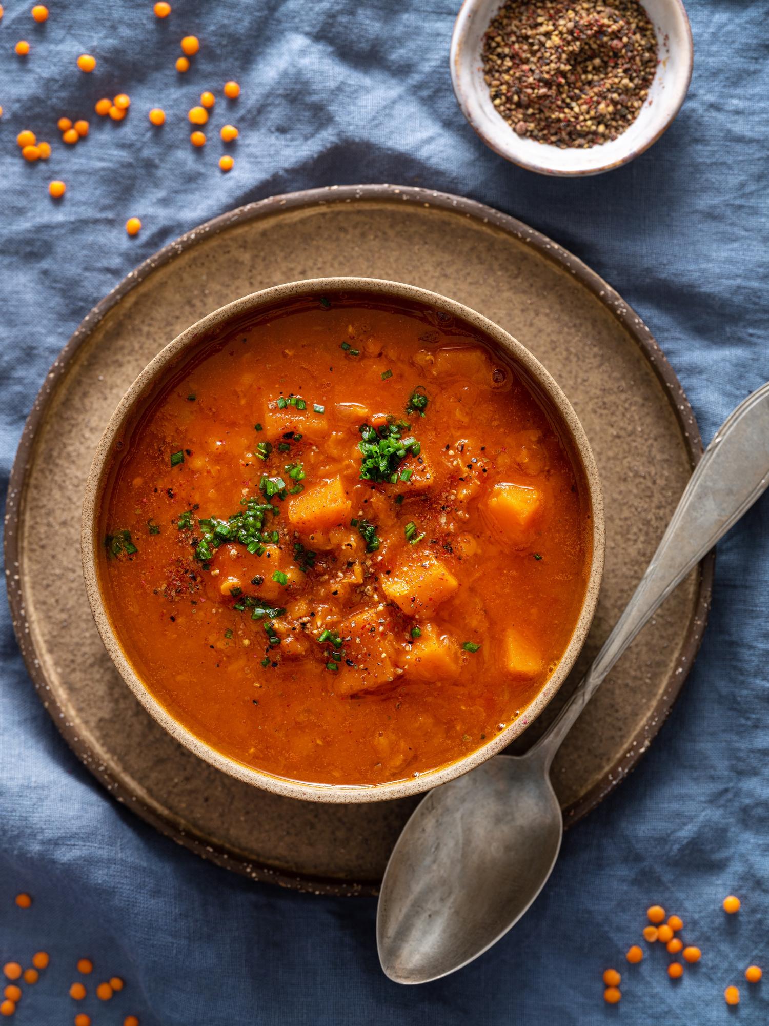 Pikáns tök-lencseleves