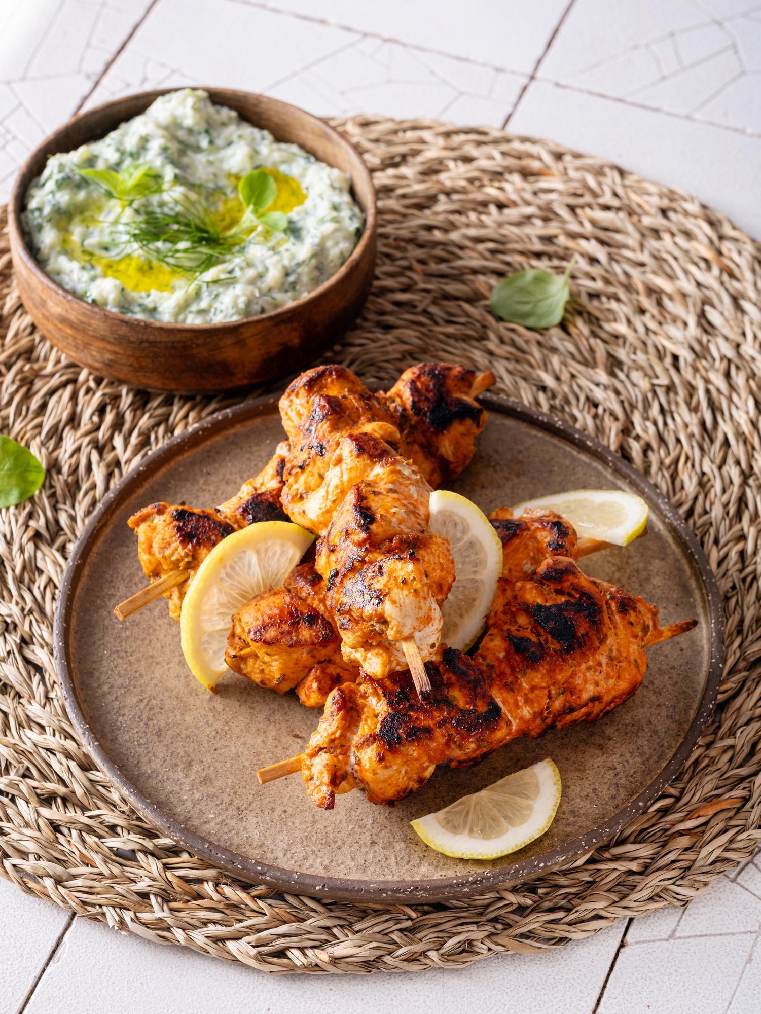 Görög csirkés souvlaki tzatzikivel