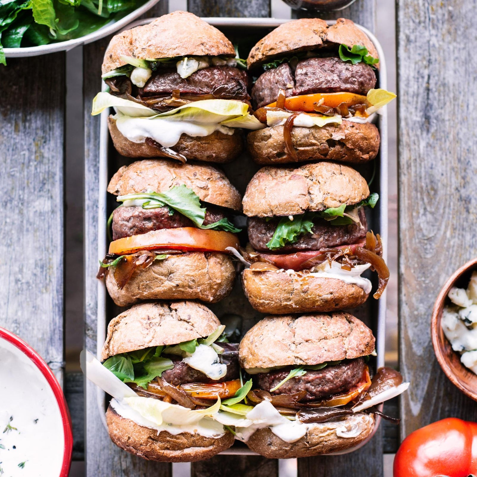 Marhahúsos burger hagymalekvárral