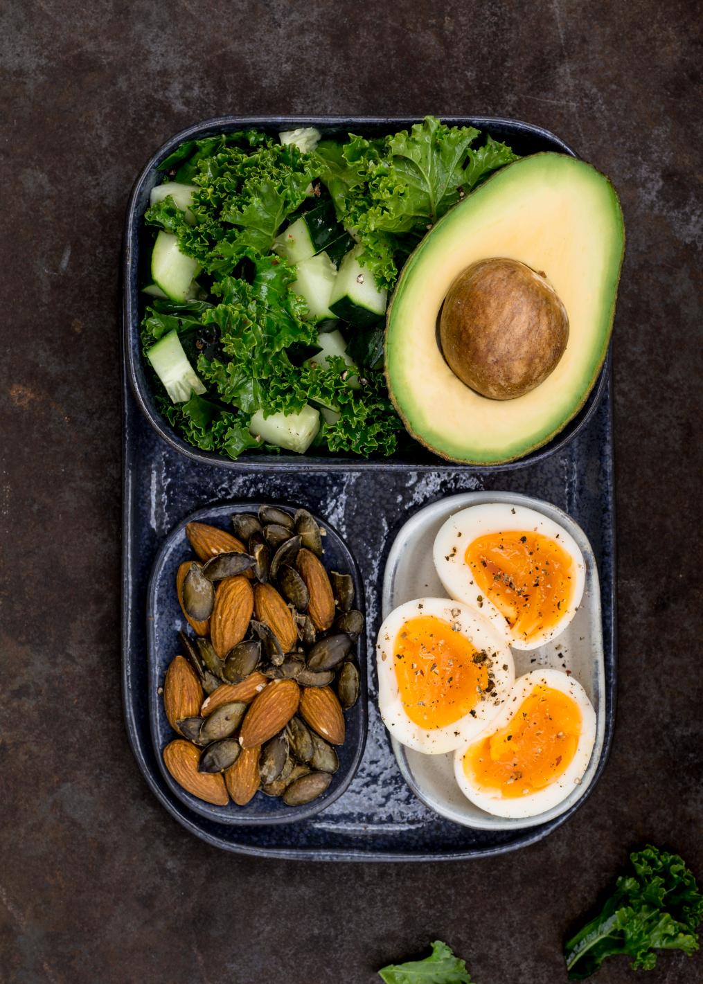 Kelkáposztás-uborkás saláta