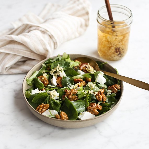 Saláta bodzaecettel és kecskesajttal