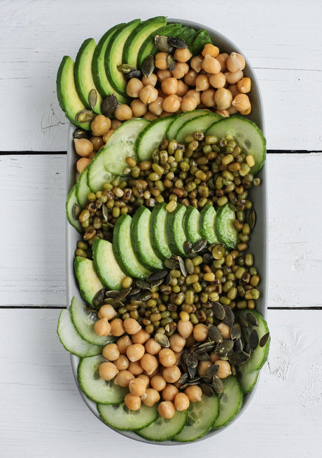 Mungósaláta tahini öntettel