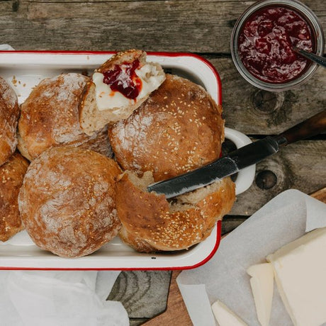 Szezámos teljes kiőrlésű zsemle