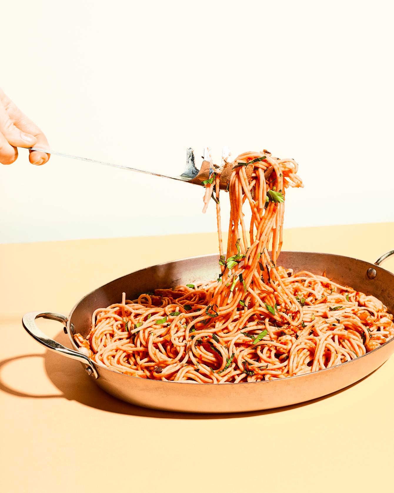 Spagetti nyúlhússal és paradicsomos mártással