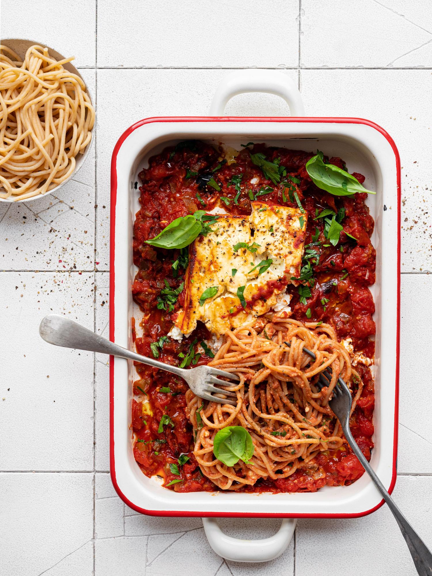 Spagetti feta sajtos szósszal