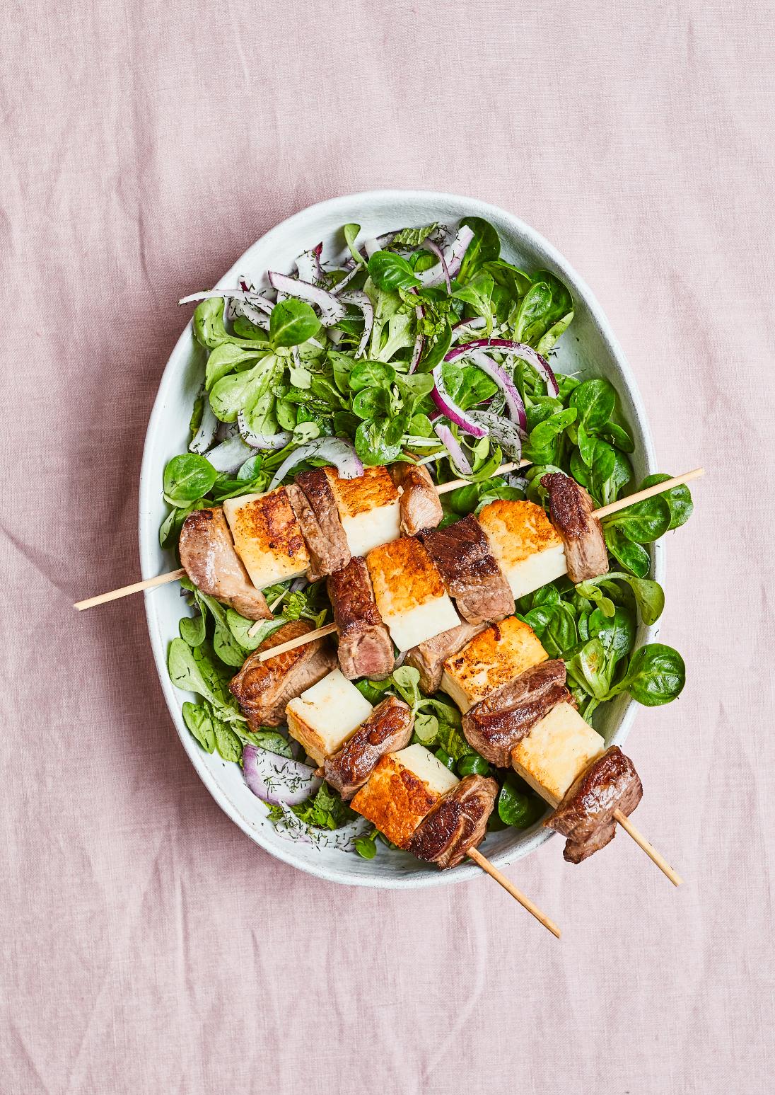 Bárány- és halloumi sajt nyársak