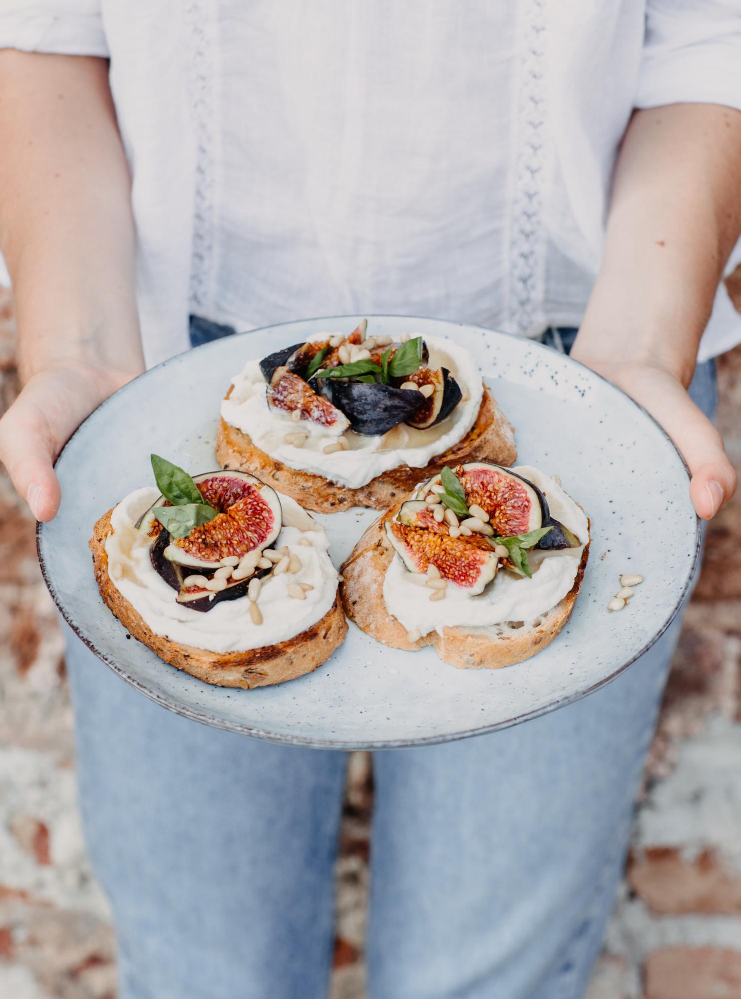 Édes kenyér vaníliás ricottával és fügével