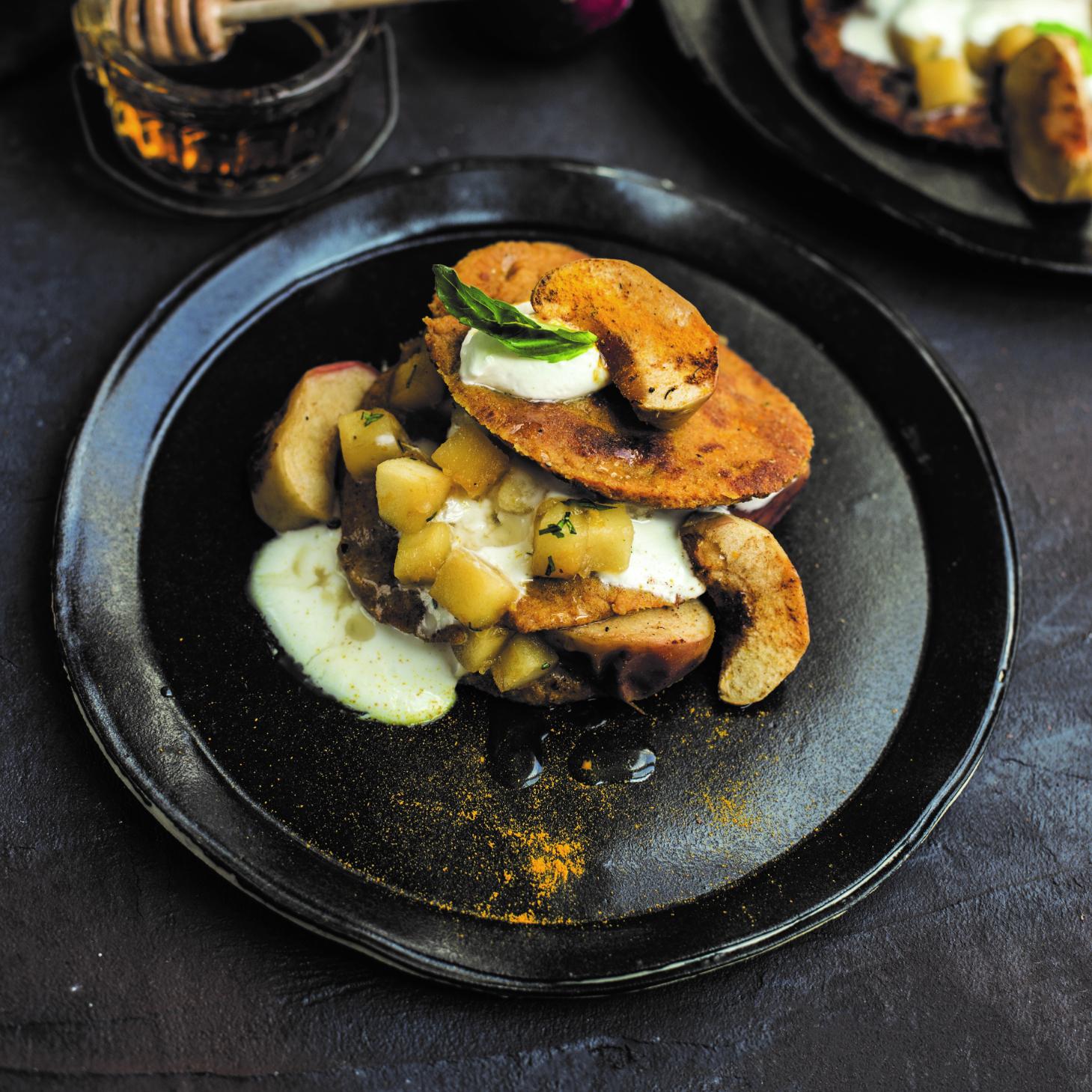 Édesburgonyás lapocskák sült fahéjas almával