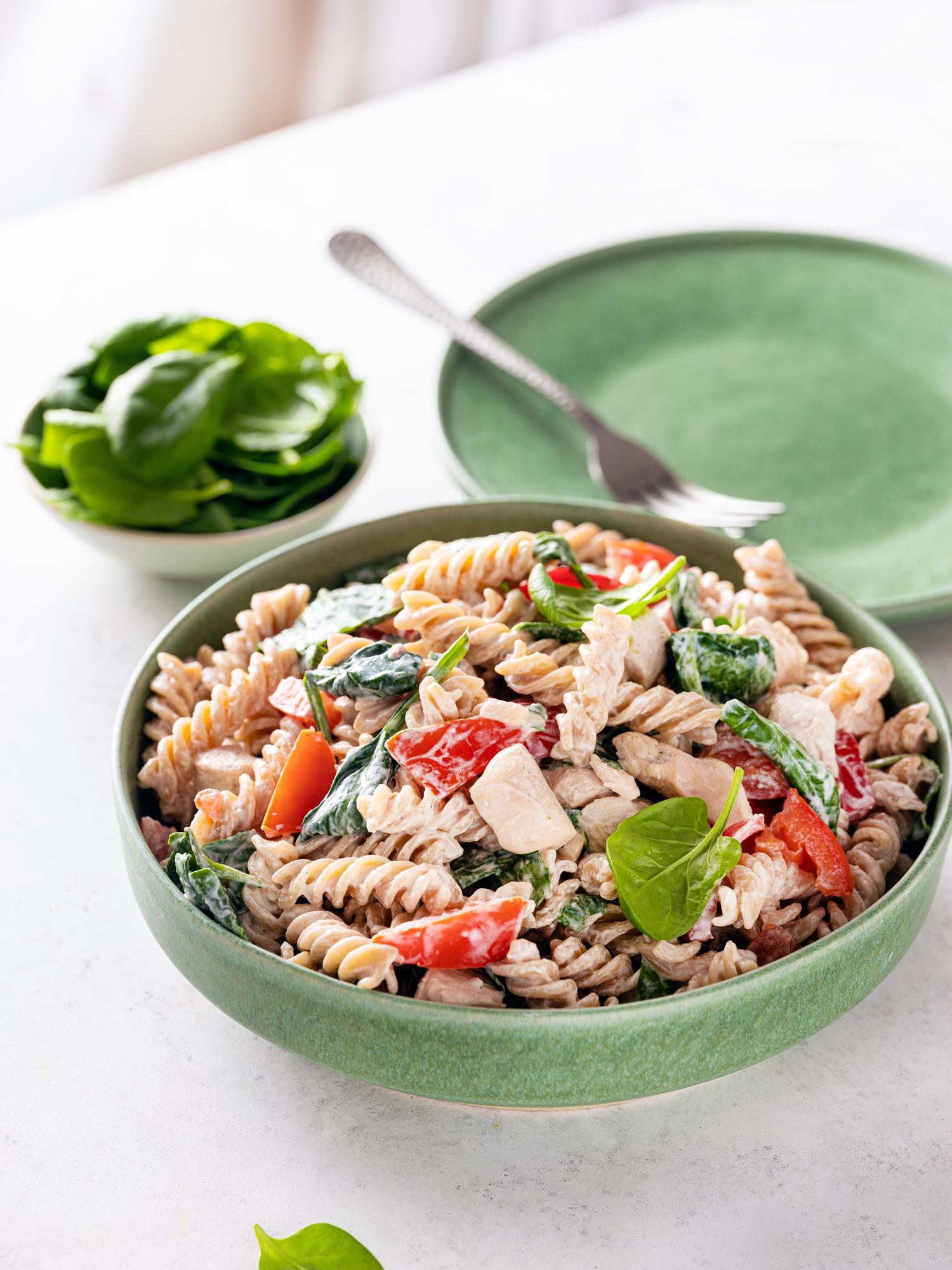 Tésztasaláta csirkehússal