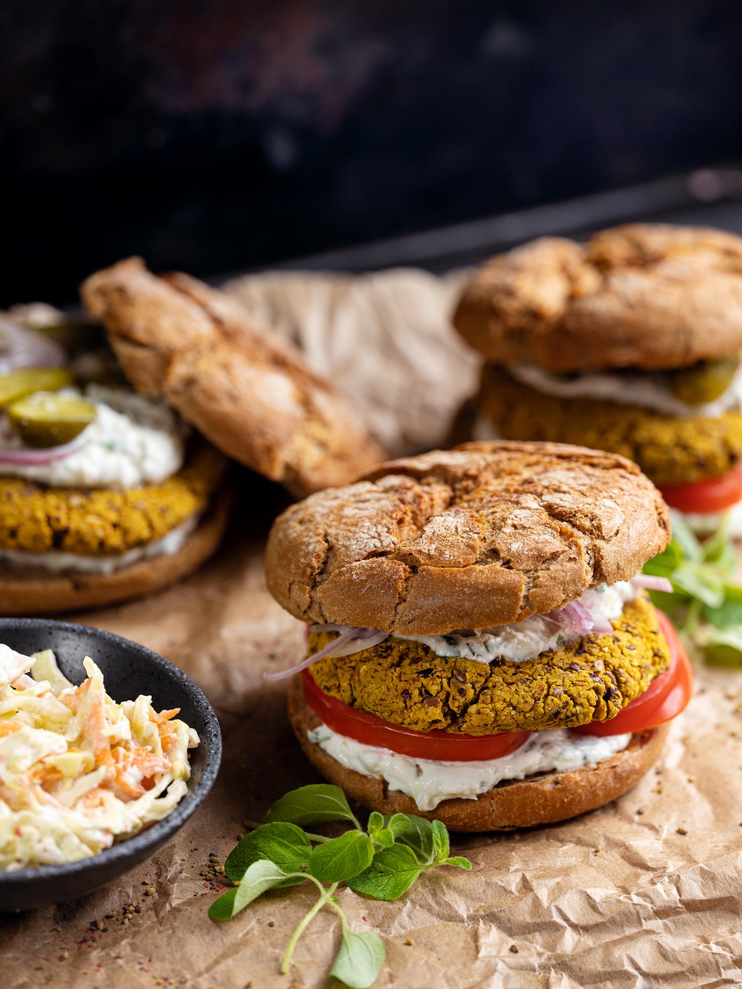 Vegetáriánus hamburger babból és csicseriborsóból