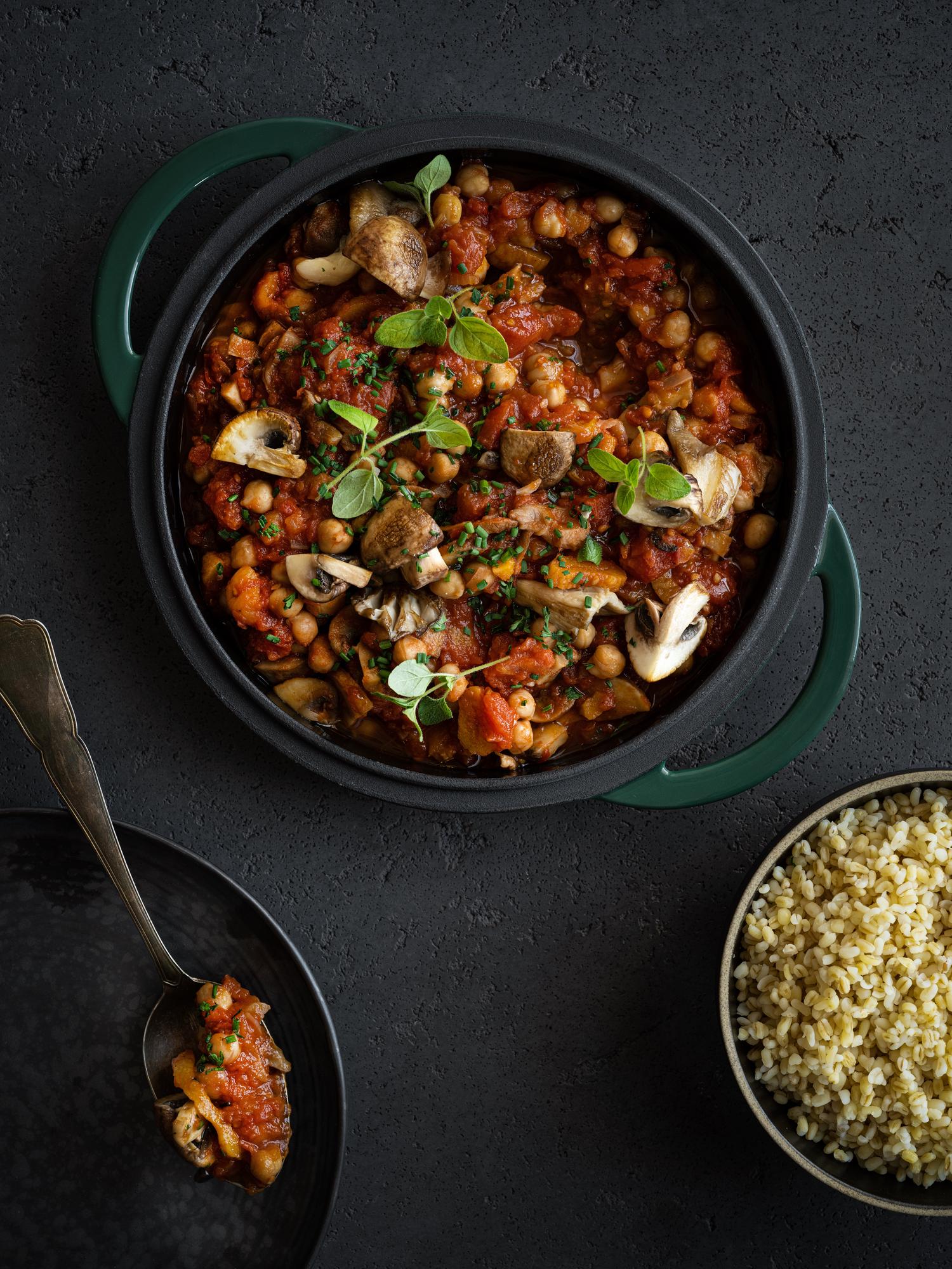 Vegetáriánus csicseriborsós és laskagombás ragu