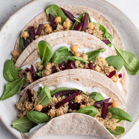 Wrap quinoával, céklával és mézes öntettel