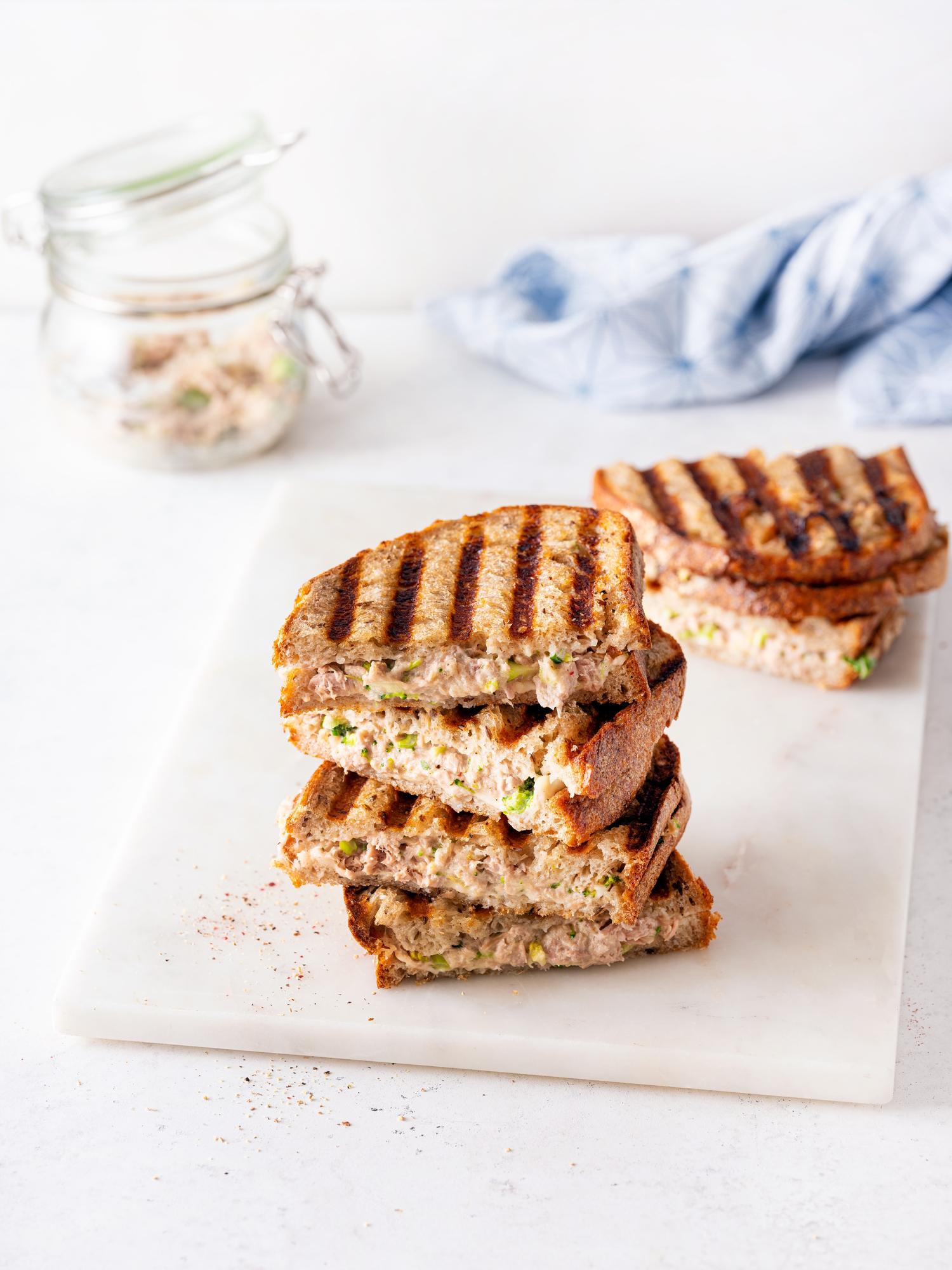 Sült tonhalas szendvics