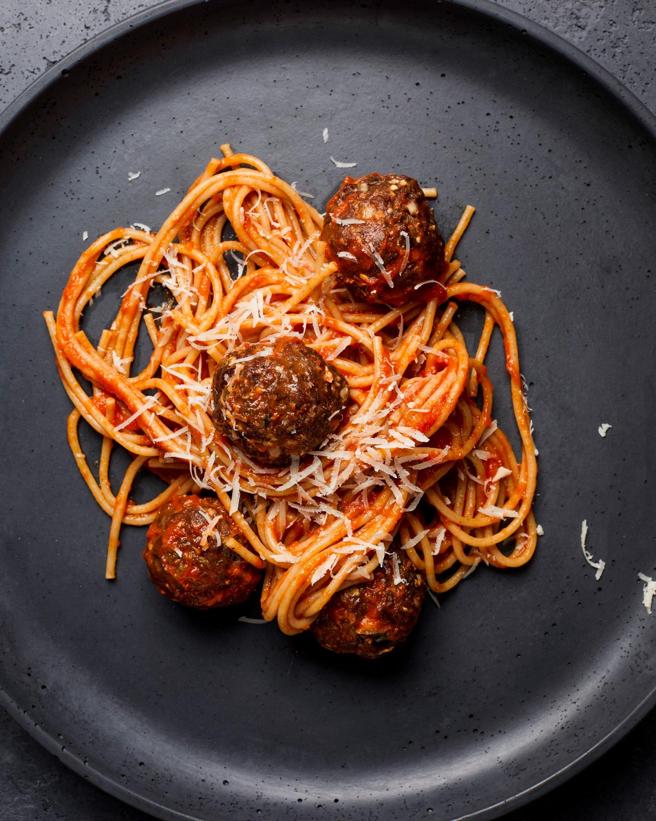 Vadashúsgombócok sült paprikás-paradicsomos mártással