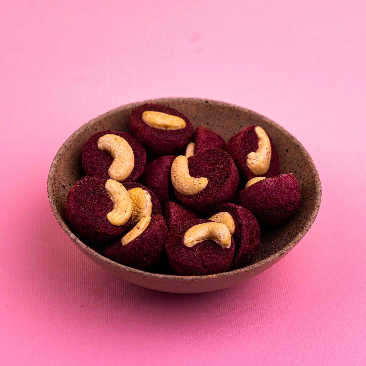 Áfonyás golyó kesudióval (liofilizált) 🫐 100 g-os kiszerelésben