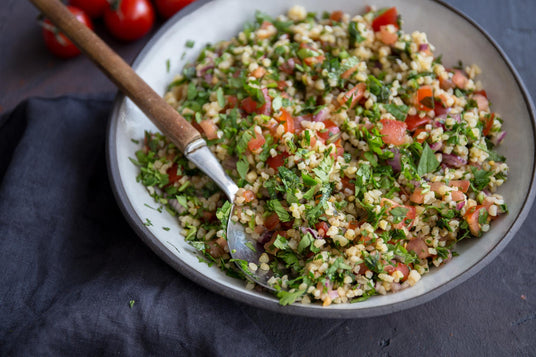 Bulgur saláta petrezselyemmel és paradicsommal