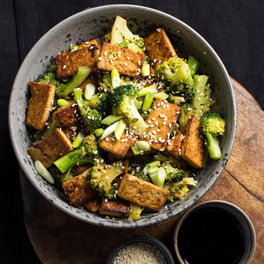 Pácolt tofu brokkolival